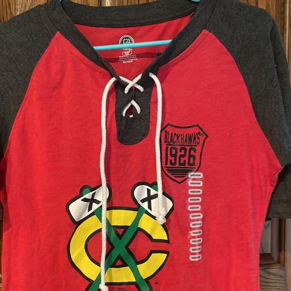 NHL Ladies Blackhawk shirt - Picture 2 of 4